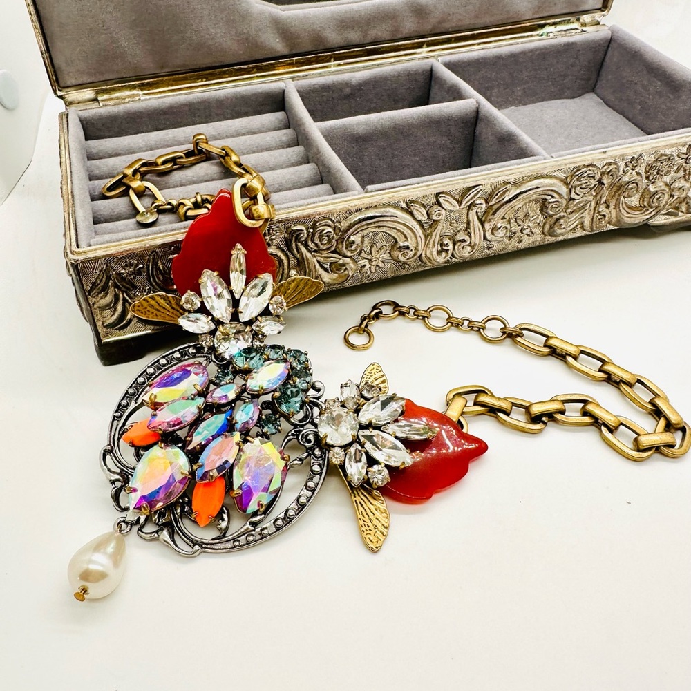 🔥 Vintage J Crew Crystal statement necklace